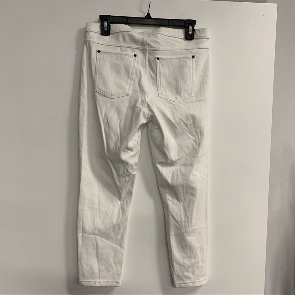 NWT: Hue white denim capri - Picture 3 of 5